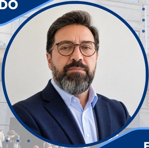 Erwin Valdez, titulado de Administración Pública